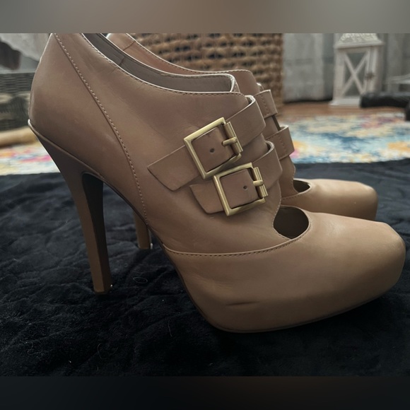 MRKT Heels - Picture 7 of 8